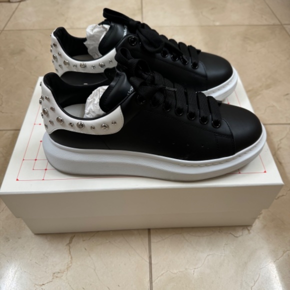 Alexander Mcqeen Curbside Sneaker - Picture 2 of 5